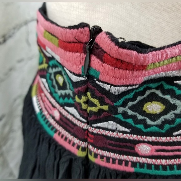 NWT Romeo + Juliet Couture Skater Black
Skirt size M - Picture 4 of 8